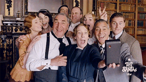 (gif) Downtown Abbey cast selfie